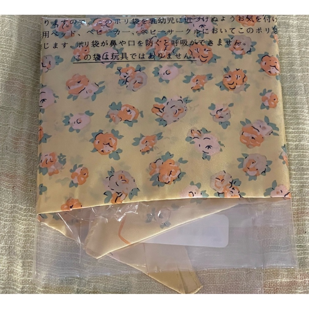 Coach Tea Rose Print Silk Diamond Scarf in Daisy NWT - Picture 7 of 9
